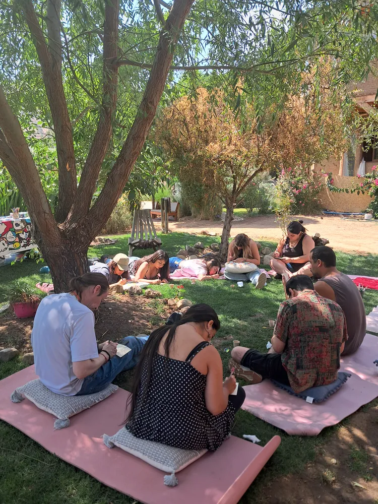 Jornada creativa en jardín sobre mantas